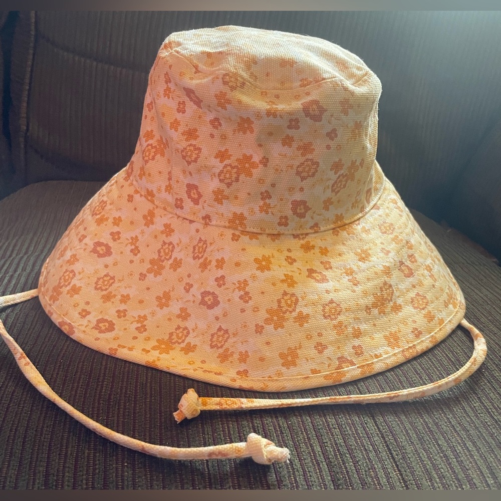 NWT LACK OF COLOR Bucket Hat Size S/ M Peach Bloom New MSRP $125